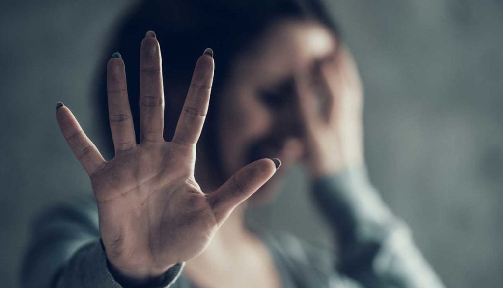 Nhiều nạn nhân chọn không báo cáo về những trải nghiệm của họ hoặc có thể không coi những gì đã xảy ra với họ là hành vi bạo lực tình dục